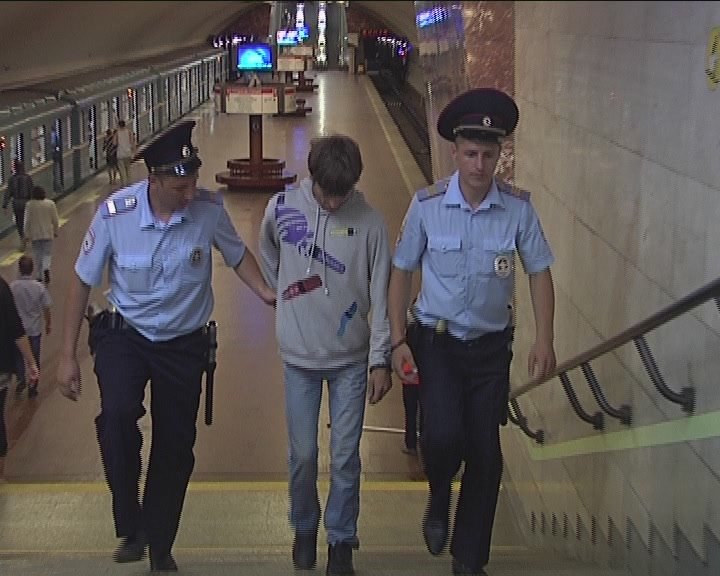 Секретный патруль задержал преступников в новосибирском метро
